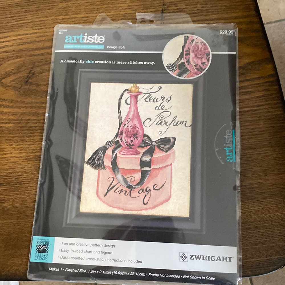 Artiste Hat Box  and Perfume Perfume Bottle Cross stitch kit